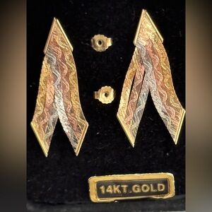 Beautiful Vintage Italy 14K Tri-Color Gold Large “V” Pierced Earrings